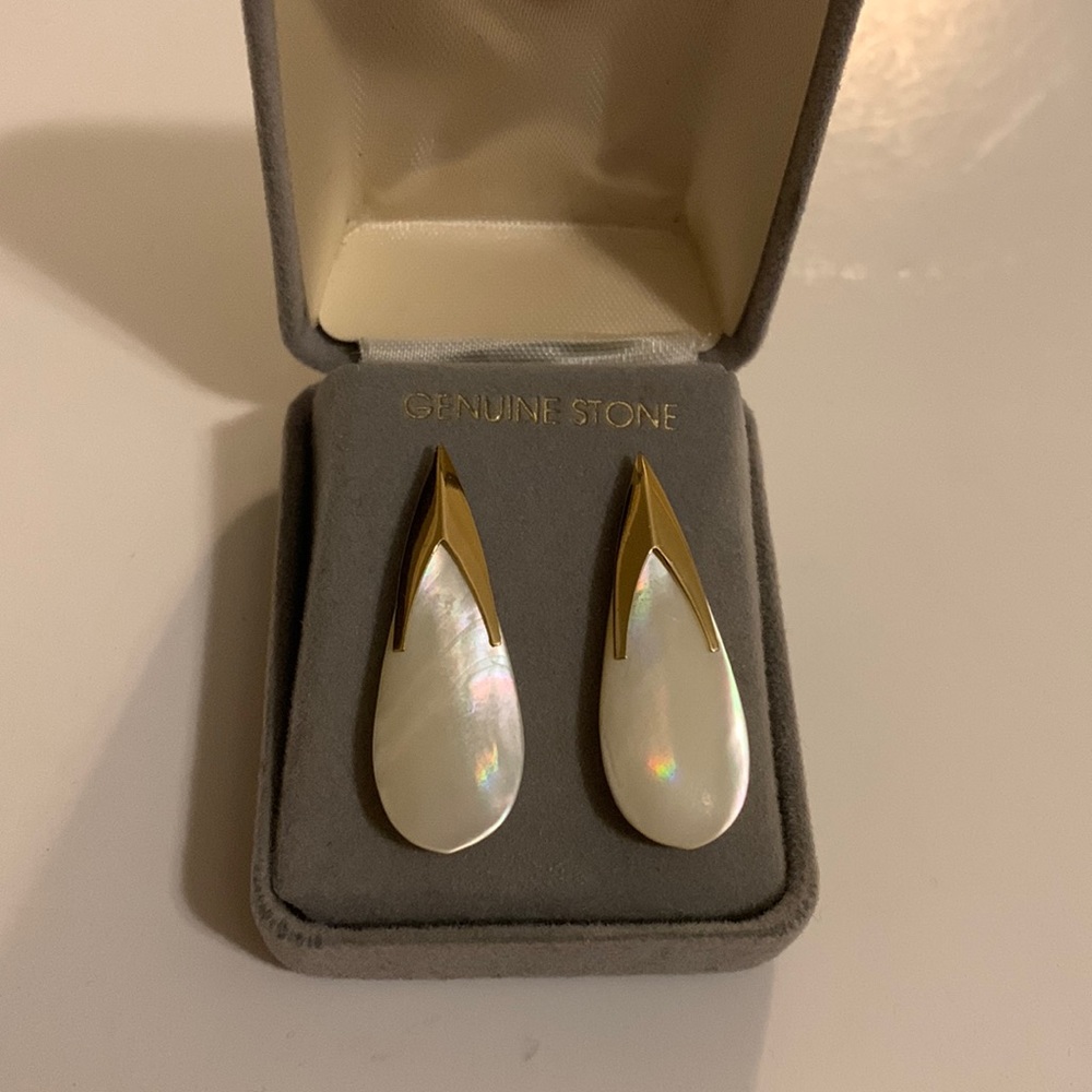 Vintage 14K Mother of Pearl Earrings NWT